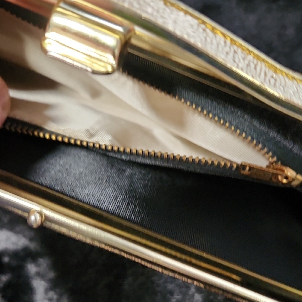 Vintage Elegant Metallic Gold Embossed Clutch EUC - Picture 4 of 6
